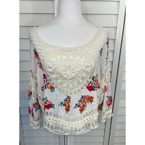It Girl Crochet White Boho Floral Crop Top - Picture 1 of 8